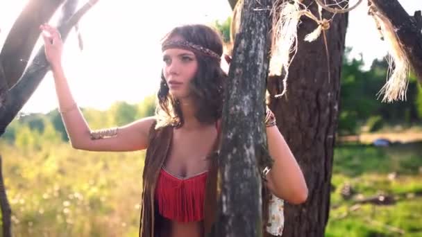 Boho stil açık havada kız — Stok video