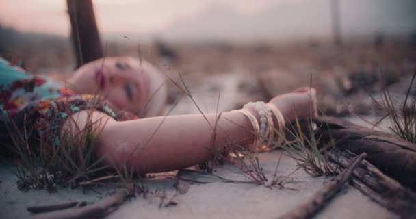 Boho girl lying on the ground — Stock Video