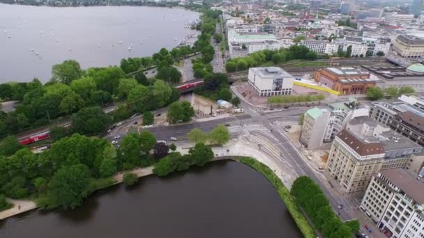 Tåg på järnväg som infrastruktur för kollektivtrafik — Stockvideo