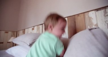 Bebek çocuk maceraperest tarama
