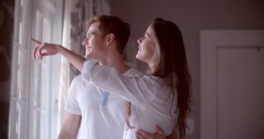 Kaç sarılma ve kendi yatak odasında gülen