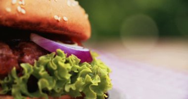 Asal sığır köftesi ile Gurme burger