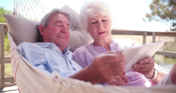 Senior couple enjoying their digital tablet — Stock Video