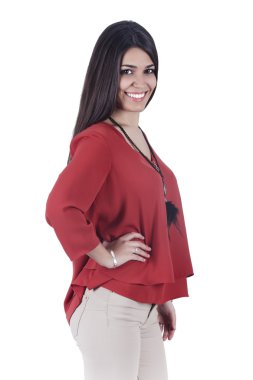 Beyaz arka plan üzerinde gülümseyen mutlu genç kadın