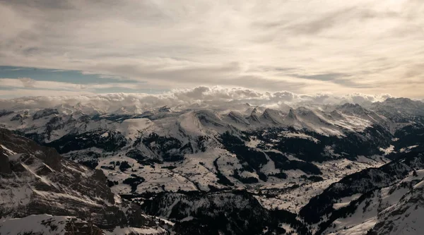 Alpes suisses enneigées d'en haut vue sur la montagne Saentis — Photo