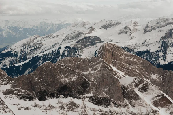 Alpes suisses enneigées d'en haut vue sur la montagne Saentis — Photo