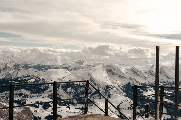 Alpes suisses enneigées d'en haut vue sur la montagne Saentis — Photo