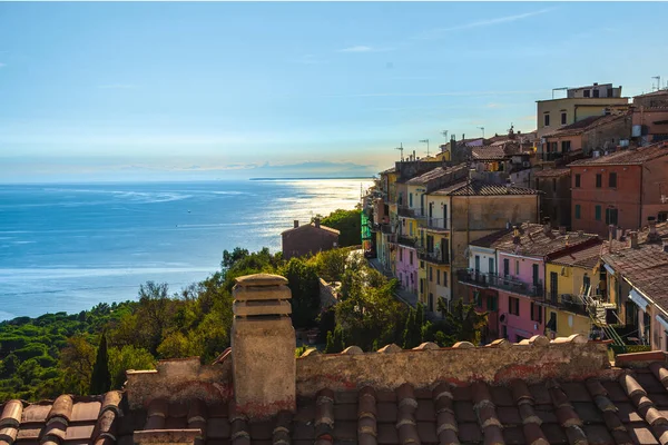 Capoliveri, Elba, Italien - 8. Oktober 2020: Die wunderschöne Stadt Capoliveri lizenzfreie Stockfotos