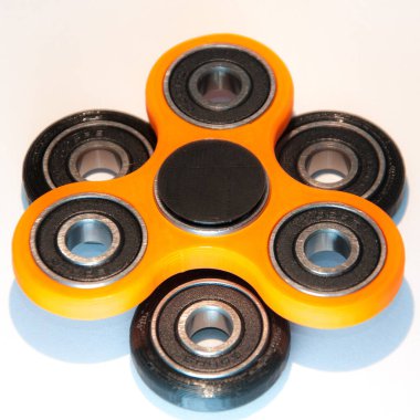 Rahatlamak, stresi azaltmak, oynamak için Fidget fırıldağı 