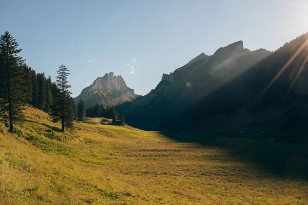Hermoso paisaje que se puede experimentar en los Alpes en Suiza —  Fotos de Stock