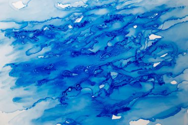 Mavi soyut sıçrayan el boyalı alkol mürekkep dokusu. Tasarımınız için yaratıcı arkaplan