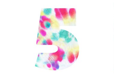 Soyut el boyası boya desenli dekoratif numara 5. Beyaz arka planda izole edilmiş. Amblem ve logo tasarımı için resim