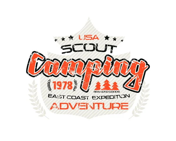 Scout camping emblem with shabby texture — Stock Vector