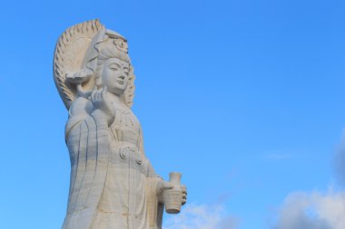 Guan Yin mermer vazo ve lotus onun elinde tut
