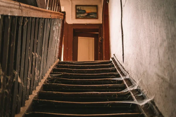 Urbano Eploring Una Antigua Casa Solariega Abandonada Lugar Perdido Con — Foto de Stock