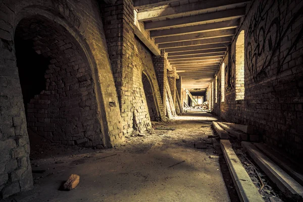 Urbane Erkundung Einer Alten Verlassenen Ziegelfabrik Einem Verlorenen Ort Mit — Stockfoto