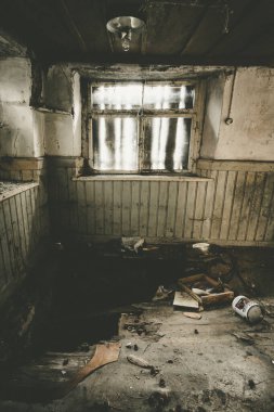 Ürkütücü terk edilmiş binalar, sözde kayıp yerler.