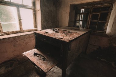 Ürkütücü terk edilmiş binalar, sözde kayıp yerler.