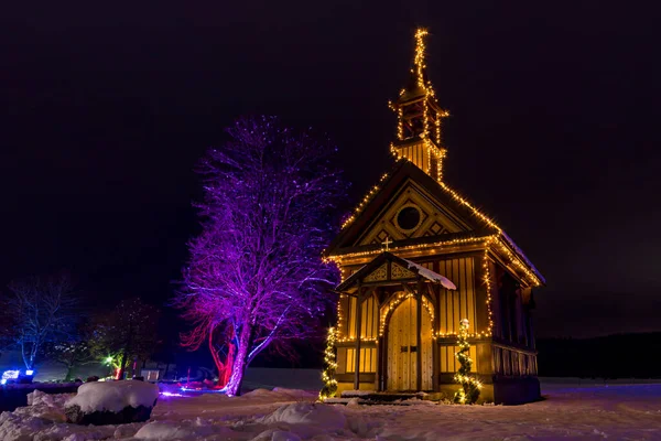 美しいクリスマスの照明でカラフルな雰囲気で王子様冬の輝きで悪いWaldsee Upper Swabia — ストック写真