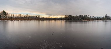 Kış yürüyüşü Pfrunger 'dan başlayıp Yukarı Bataklık' taki Ostrach yakınlarındaki Bannwald Kulesi 'ne kadar uzanıyor.