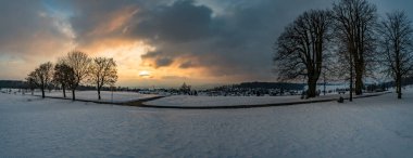 Constance Gölü 'nde, Heiligenberg yakınlarında karla kaplı fantastik bir kış manzarası. Amalienhoehe' nin bakış açısı.