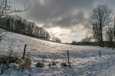 Constance Gölü yakınlarındaki Heiligenberg yakınlarında kayak, kızak ve yürüyüş için harika bir kış manzarası.