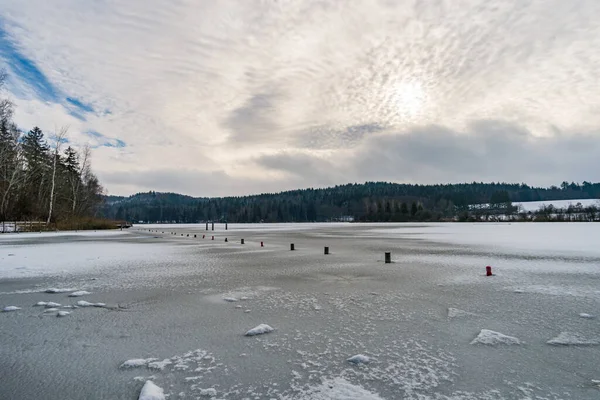 ケーニヒスゲグヴァルト湖周辺の冬のハイキングや周辺の自然保護区 — ストック写真