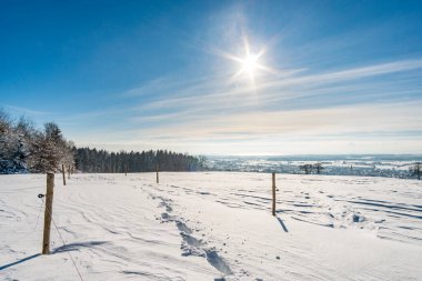 Constance Gölü yakınlarındaki Gehrenberg 'de kış harikalar diyarında harika bir kar ayakkabısı turu.