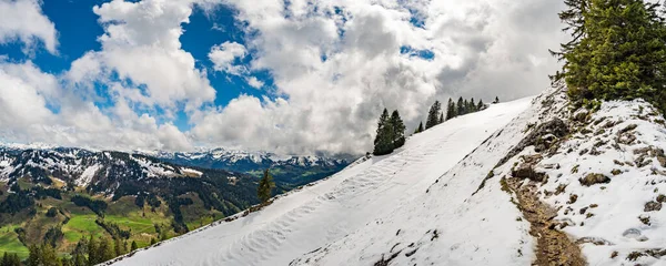 프레이트 프리미엄 트레일을 아름다운 산악등 베르나 Oberstaufen Steibis — 스톡 사진