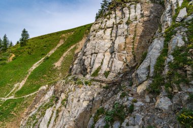 Avusturya 'nın Vorarlberg kentindeki Damuels Faschina yakınlarında Blasenka ve Seewaldsee' de güzel bir dağ yürüyüşü.