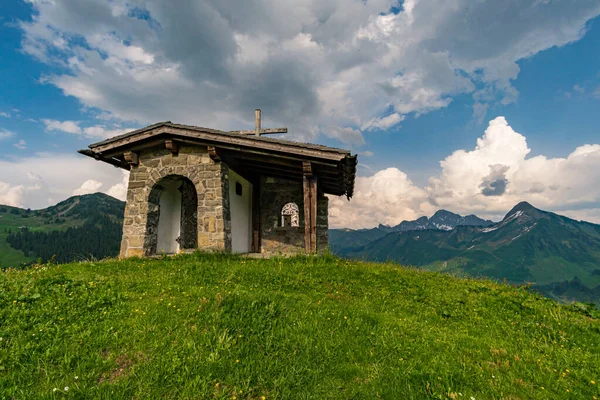 Piękna Górska Wycieczka Pobliżu Damuels Wzdłuż Grzbietu Hochblanken Vorarlberg Austria — Zdjęcie stockowe