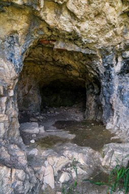 Yukarı Tuna Doğa Parkı 'nda Veringenstadt çevresinde heyecanlı bir mağara yürüyüşü.