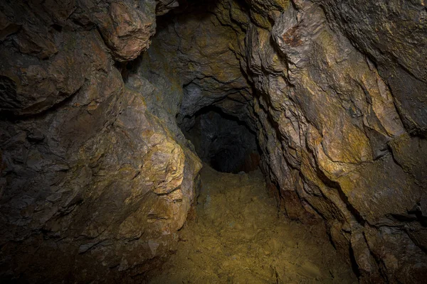 Eine Alte Stillgelegte Bergbauanlage Ein Unterirdisches Tunnelsystem Für Erzminen — Stockfoto