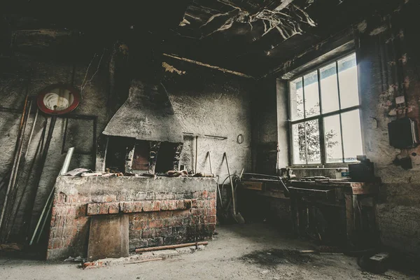 Edificio Piedra Abandonado Espeluznante Con Decaimiento Natural Llamado Lugar Perdido — Foto de Stock