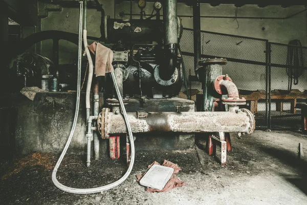 Griezelig Verlaten Stenen Werkgebouw Met Natuurlijk Verval Zogenaamde Verloren Plek — Stockfoto