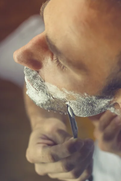 Young man shaving — Stock Photo, Image