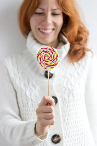 Cute hipster girl holding a lollipop — Stock Photo, Image