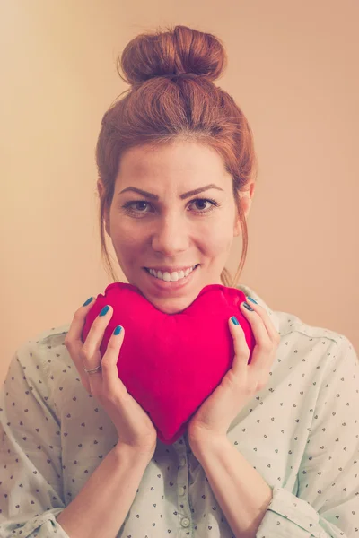 Feliz y enamorada. Colores retro — Foto de Stock