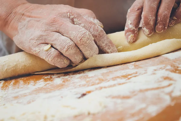 Maknig homemade pie. Retro colors — Stock Photo, Image