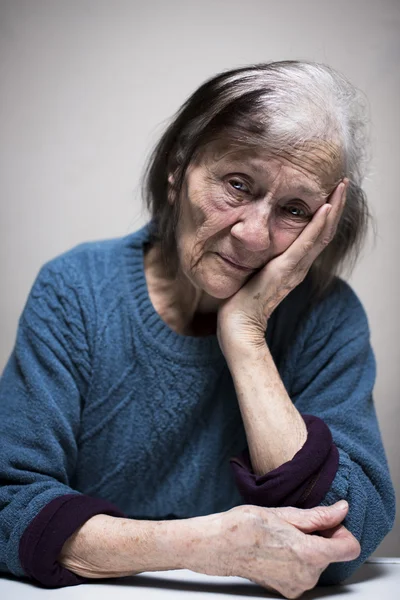 Retrato de mujer mayor — Foto de Stock