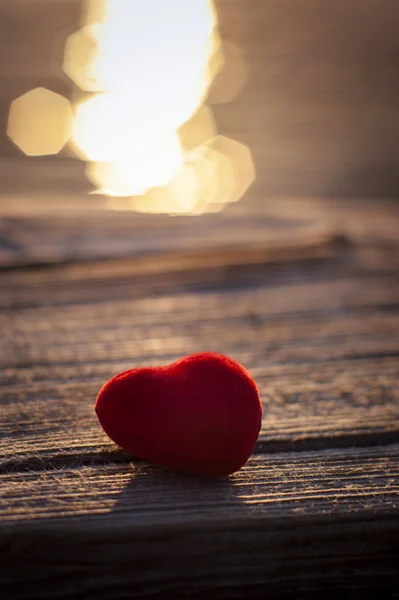 Corazón rojo al atardecer — Foto de Stock