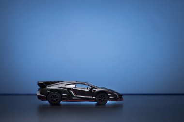 Lamborghini veneno lp750-4 oyuncak araba