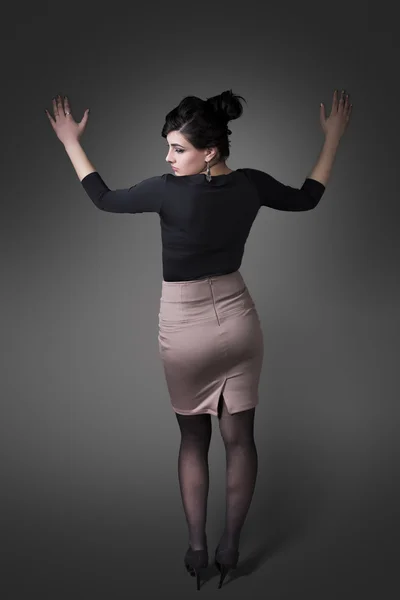 Woman posing on a gray background — Stock Photo, Image