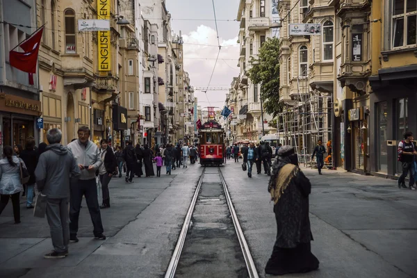 Istiklal caddesi en tram. — Stockfoto