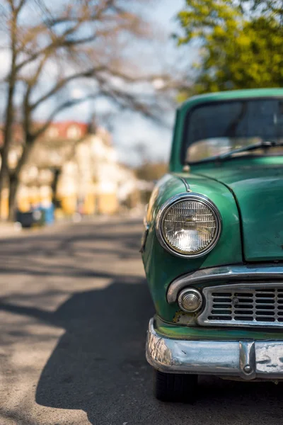 Vieille voiture verte . — Photo