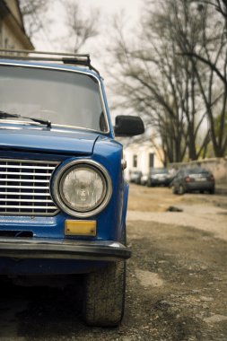 mavi araba eski.