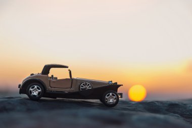 1900'lü yılların eski oyuncak araba