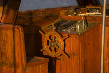 Dümen ve kontrol paneli