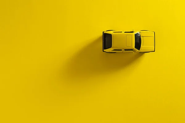 Izmir Turquía Septiembre 2020 Vista Superior Coche Juguete Amarillo Volkswagen — Foto de Stock