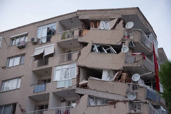 Izmir Turkey October 2020 Building Damaged Earthquake Manavkuyu District Bayrakli — Stock Photo, Image